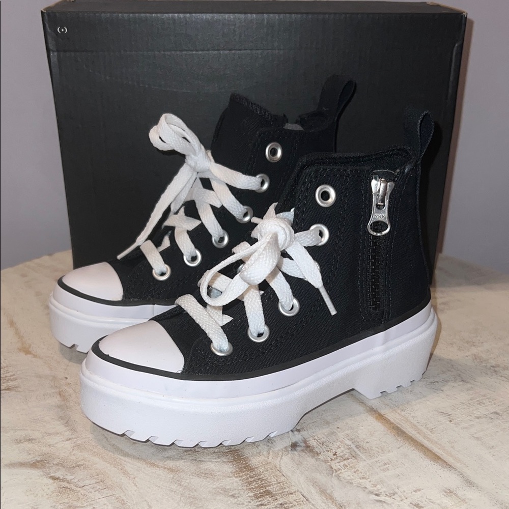 Converse Chuck Taylor All Star Lugged Lift Platform Canvas